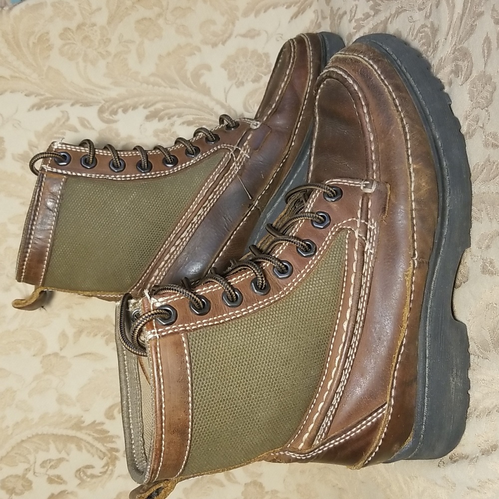 Bass mens Leather boots .